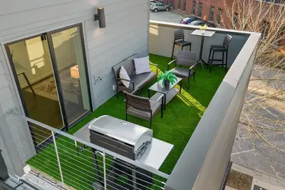 Image de Golden Hour - A Southside Home