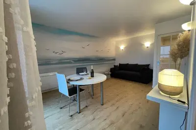 Image de Studio avec balcon, à 400 M de la mer, parking, proche des commerces