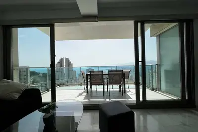 Image de Appartement Luxueux 2br Vue Panoramique sur la Mer Piscine Gym