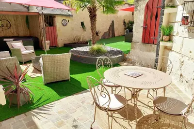Image de Gîte cosy avec spa, jardin et équipement complet à Bourgueil, près des Châteaux de la Loire