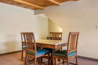 Image de Beautiful resort in the heart of Mount Sunapee steps from the mountain.