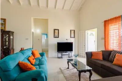 Image de 5 Beach minutes to the beach! Family-sized villa with Tennis Court and Gym