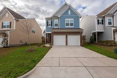 Image de Chic Home on Homecoming Way