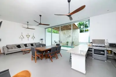 Image de Relaxing home, with private pool and waterfall