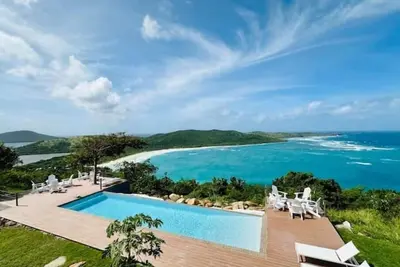 Image de Lux Beach Bunker overlooking Flamenco Beach @Punta Flamenco, Culebra Island, Pr