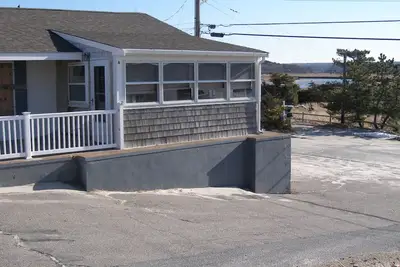 217 N Shore Blvd - Charming cottage, Scorton Creek views, private beach access