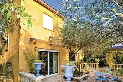 Image de Agréable pavillon sur les hauteurs de Nimes au milieu des oliviers