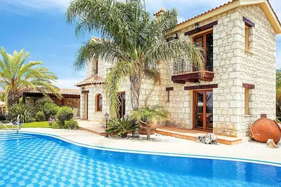 Image de Villa Stavroulla - Quatre Chambres Villa, Couchages 8