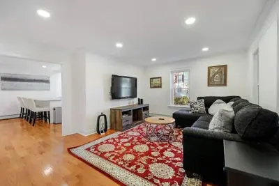 Image de 4br Home w/ Yard & Bbq, 5 min walk to downtown Lee