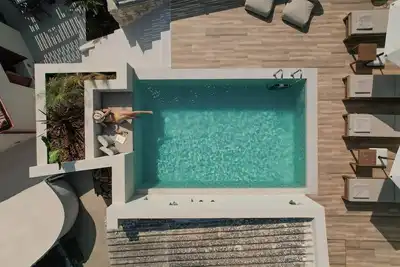 Image de Ιndependent and cozy residence with 3 bedrooms, 3 bathrooms and outdoor pool.