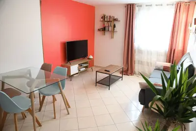 Image de Warm, calm flat near Orly Airport and Paris Center! !