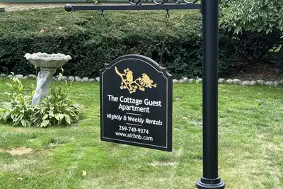 Image de Lovely Vintage B&B Charm! Close to Marshall, Charlotte & 5 min from I-69