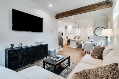 Image de Brand New Designer Townhome in the Middle of Town