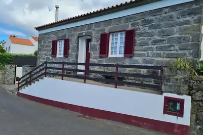 Image de Aproveite Para Disfrutar Todo o Conforto e Sossego Numa Casa TĂpica dos Açores