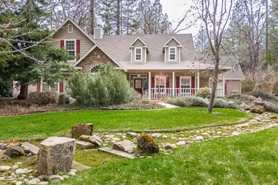 Image de Sierra Cider's Yosemite Homestead\n