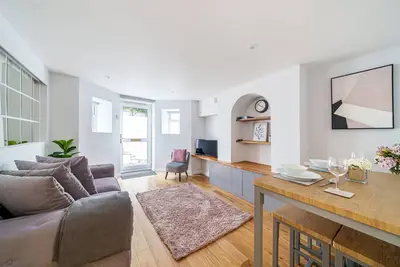 Image de Your Windsor Retreat | 1Bed/1Bath + Free Parking