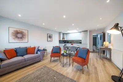 Image de Central Windsor Gem | 1br Penthouse + Balcony