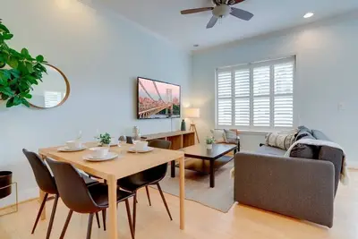 Image de Amazing 1 Br House 5 min from Waterfront Park