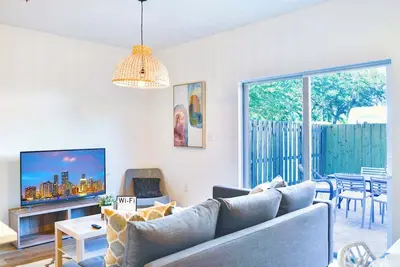 Image de Free Parking | Modern 2-Floor Townhouse