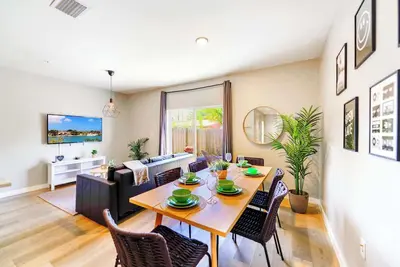 Image de Free Parking | Prime Location Townhouse