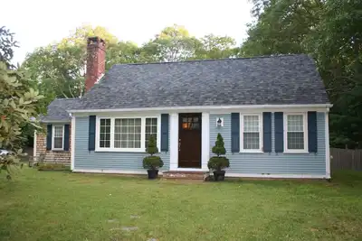 9 Turtle Cove- Charming 4br antique home w/ central A/C in Lakewood Hills