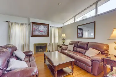 Image de Pet-Friendly Birmingham Cottage w/ Private Hot Tub