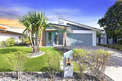 Image de Zenhouse Prestige: Modern ~ Stylish ~ Private Lawn