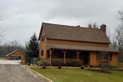 Image de Vacation Home with Hot Tub