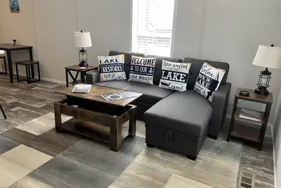 Image de Just minutes from Hill Creek Park and marina with room for your boat.