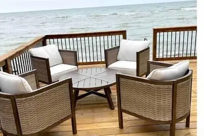 Image de Bella Vista - Cedar Island, Kingsville\nLakefront and private beach!