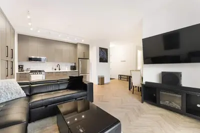 Image de Surrey Central 2b/2b 1000+ sqft & 30 min to Dt Van