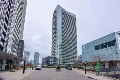 Image de Downtown 1 bed+den (free parking)next to Lake, restaurants, Cn & Rogers Centre