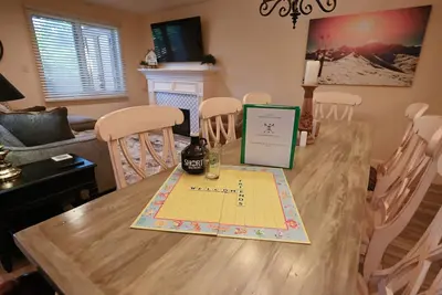 Image de 3 bedrm 2 bath Sleeps 8! Beautiful fall colors. Chairlift rides