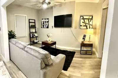 Image de Stay & Play in historic Fall Creek Place Downtown Indianapolis!