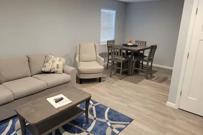 Image de New remodeled apartment  Perfect for the business trip or in town for family.