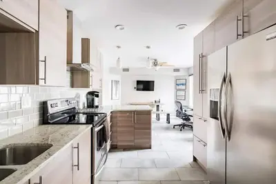 Image de High tech 1br Condo with Basement Lounge