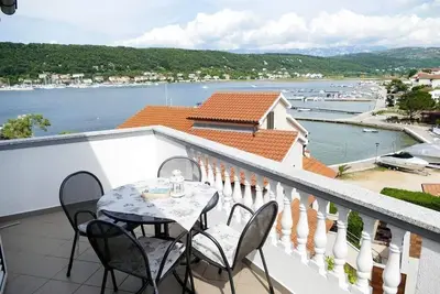Image de Appartement de deux chambres avec la terrasse et la vue sur le mer Supetarska Draga - Donja, Rab (A-22365-e)