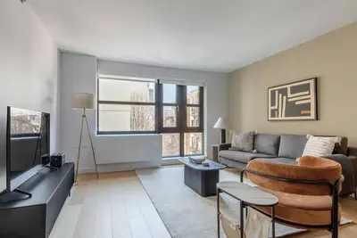 Image de Lovely Les 1br w/ Gym, Doorman & W/D, nr Park, by Blueground