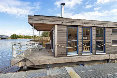 Image de Maison de vacances 'Hochwertiges Hausboot Ahoi, Kamin' avec terrasse privée et Wi-Fi