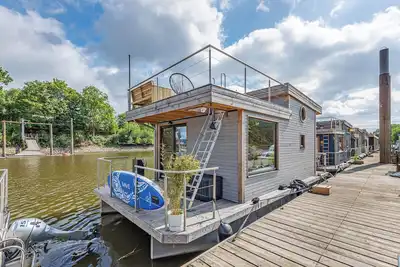 Image de Bateau \"Hausboot Off - Ort Zum Abschalten\" avec terrasse privée et Wi-Fi