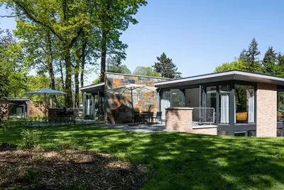 Image de Maison dans une région boisée