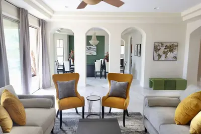 Image de Large Spacious Home Mins from Arizona Athletics Grounds & Gilbert Regional Park.