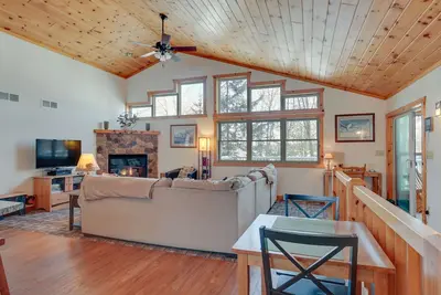Image de Lakefront Tomahawk Getaway w/ Deck & 2 Fireplaces!