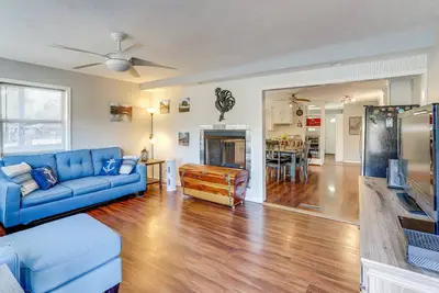 Image de Lakefront Highland Home w/ Private Fishing Dock!