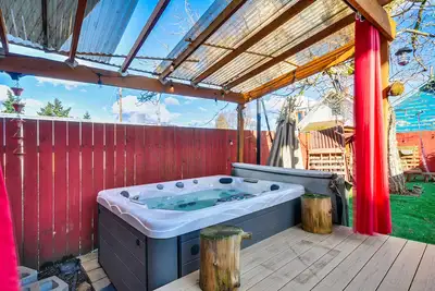 Image de Alberta Arts District Home w/ Private Hot Tub!
