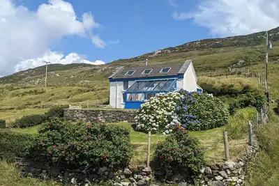 Image de Idyllic Connemara cottage with sweeping sea, island and mountain views.