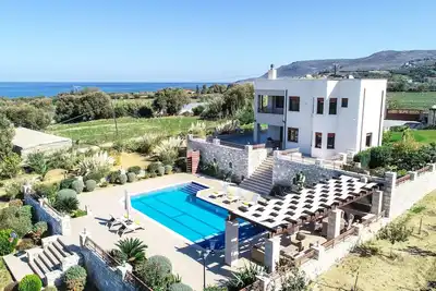 Image de Family-sized comfortable villa close to the beach