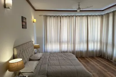 Image de Stunning Modern Spacious Two Bedroom Apartment with Breathtaking Golf View\n\n