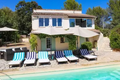 Image de Belle villa provençale climatisée au calme avec vue imprenable sur les oliviers