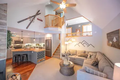 Image de Brand New Listing! Amazing 4 Bedroom Townhome with your own private Hot Tub! ! !